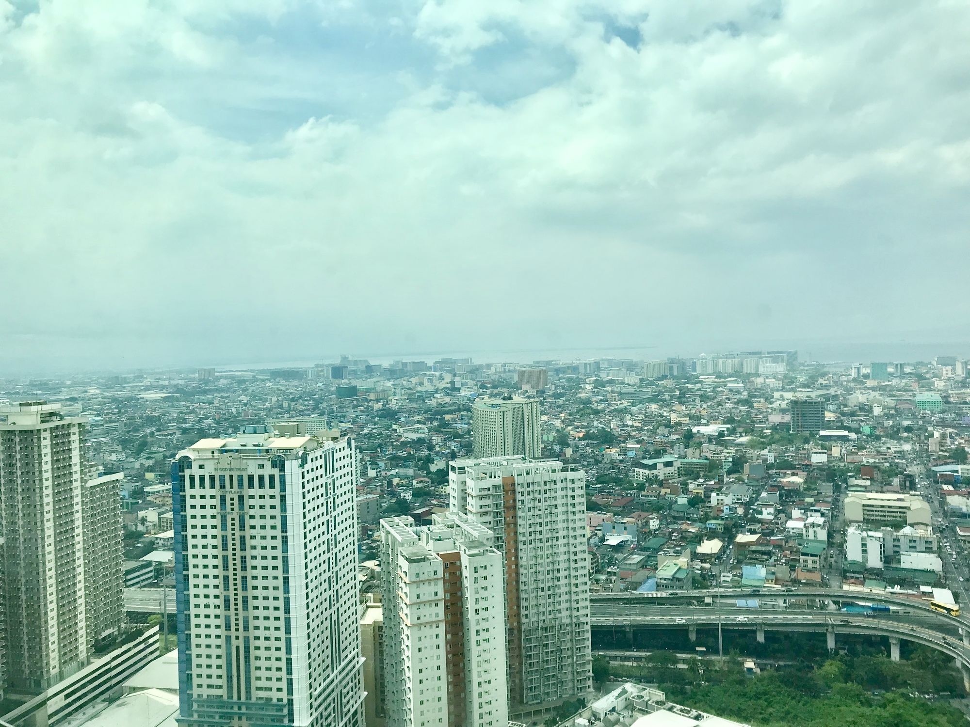 The Beacon Serviced Residences Makati City Екстериор снимка