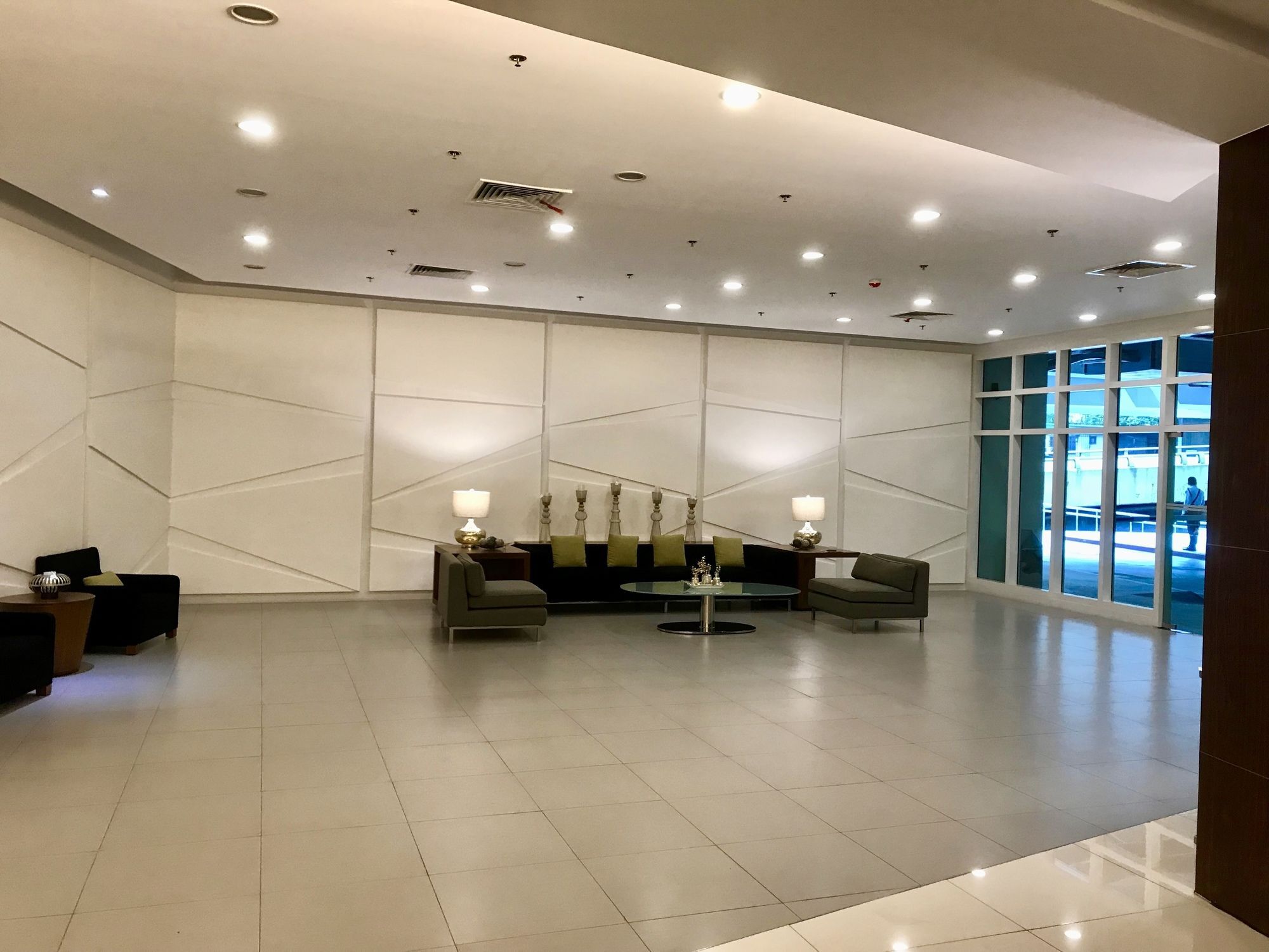 The Beacon Serviced Residences Makati City Екстериор снимка
